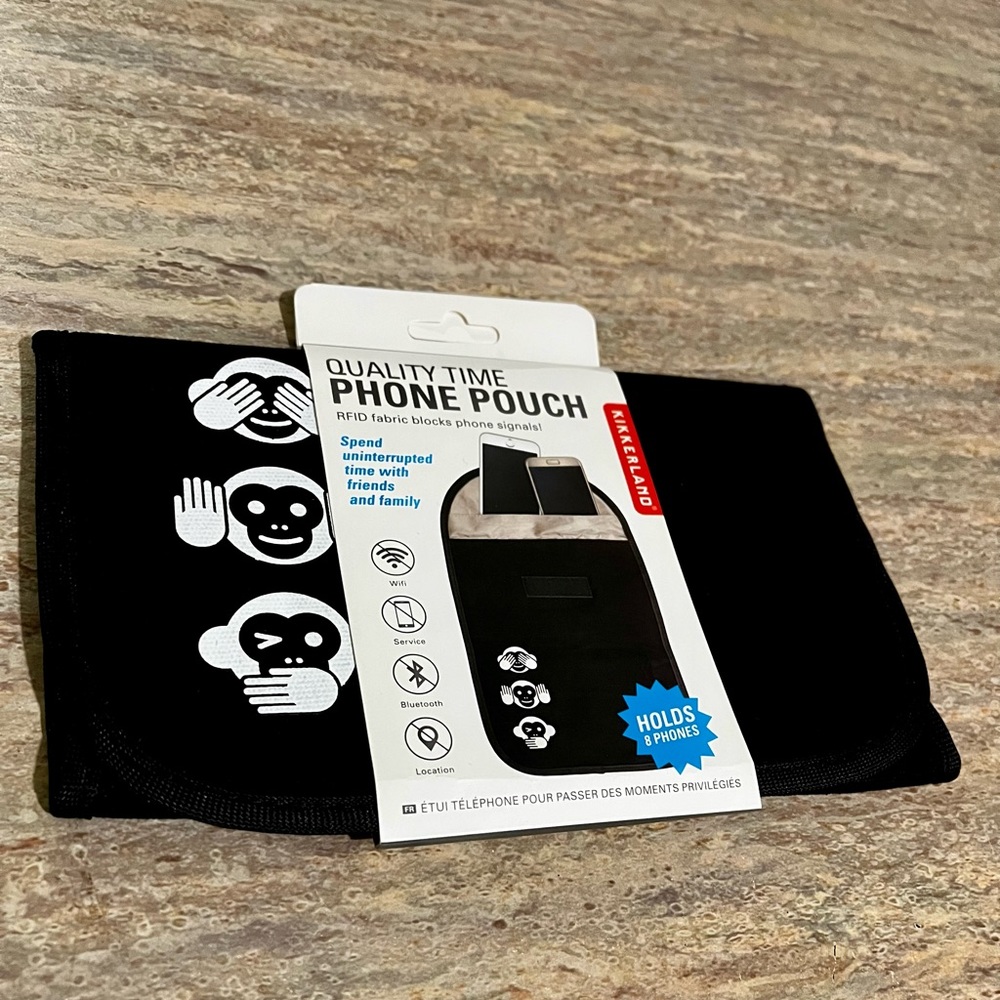 NWT Kikkerland quality time phone pouch